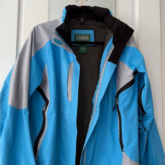 L.L. Bean Women's Blue and Green Jacket - Picture 1 of 5